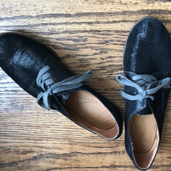 Naya Shoes - Black Oxfords